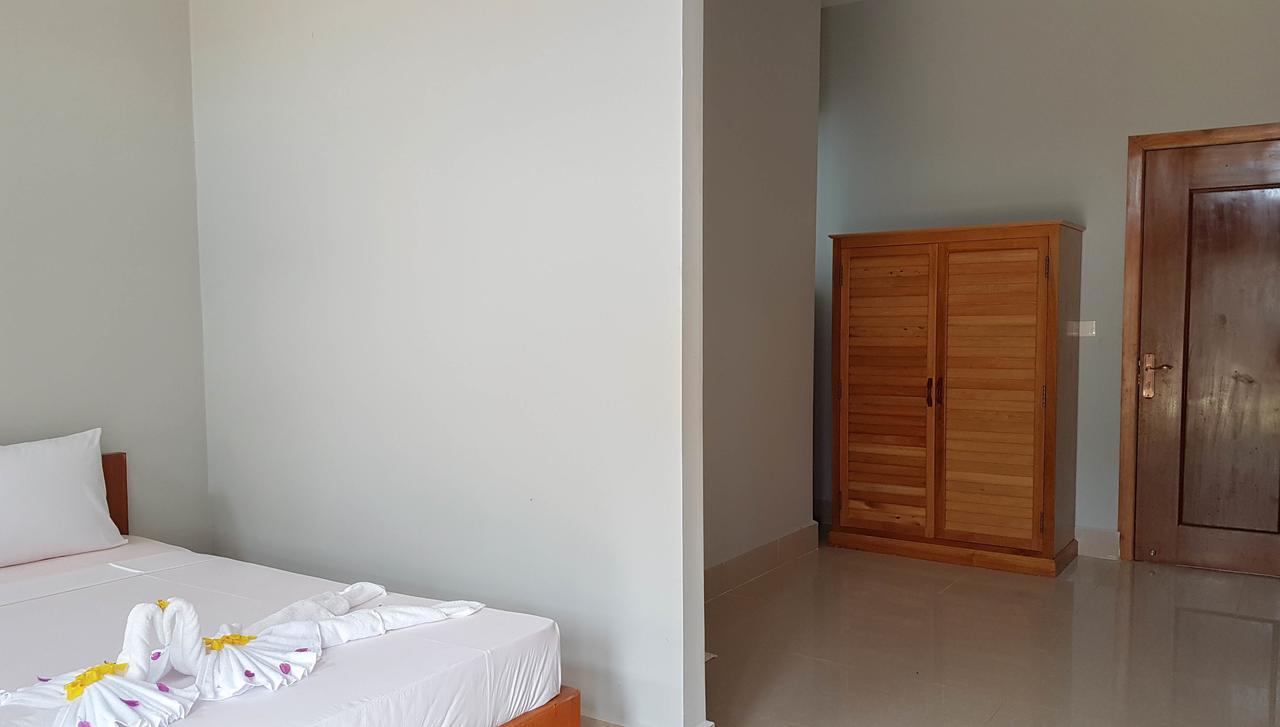 Two Moons Resort Kampot Exteriör bild