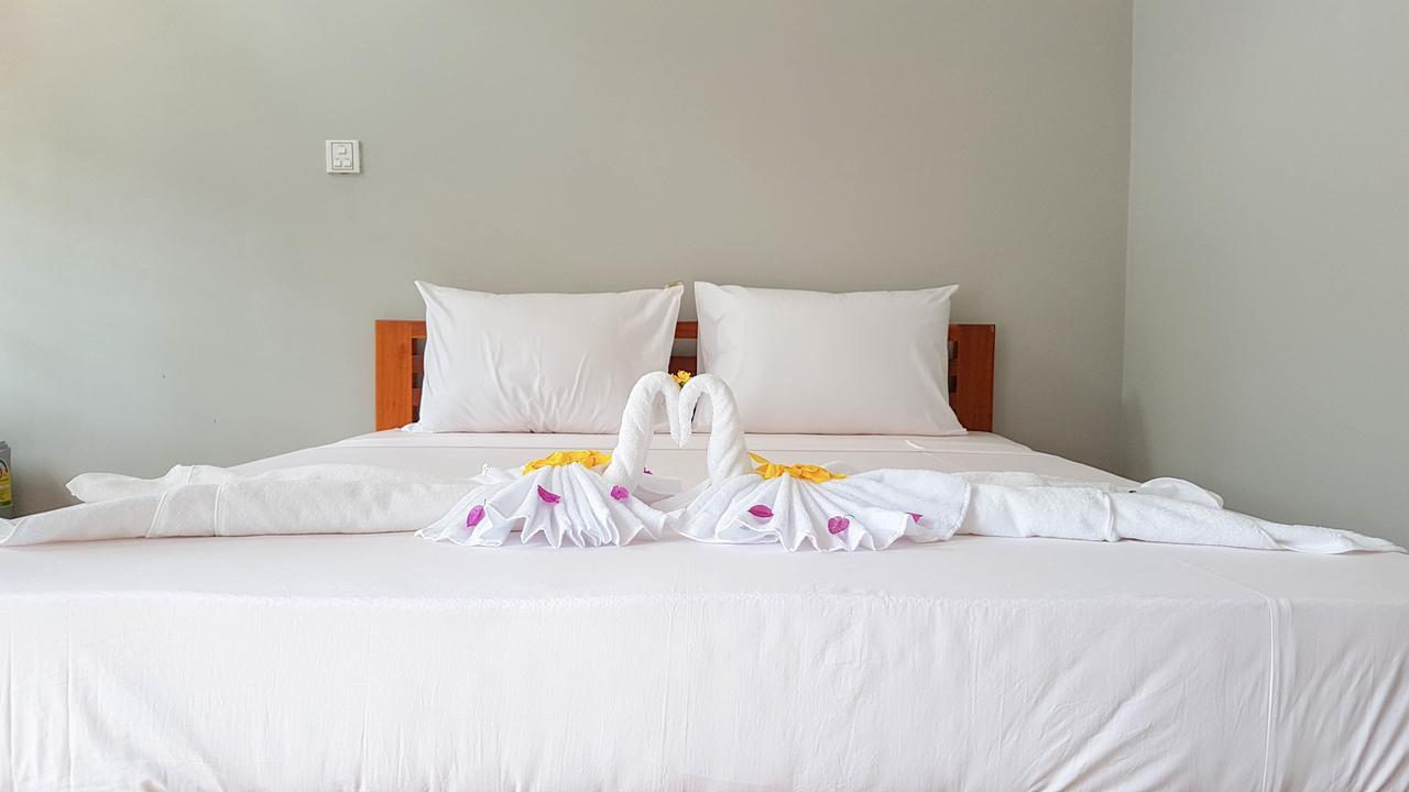 Two Moons Resort Kampot Exteriör bild