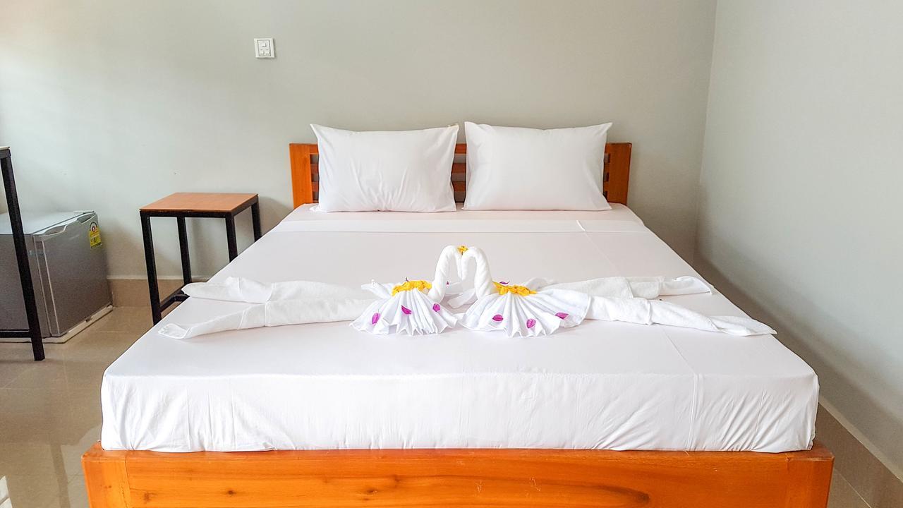 Two Moons Resort Kampot Exteriör bild