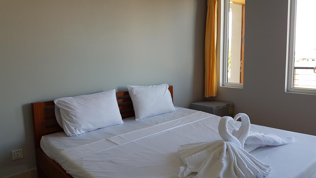 Two Moons Resort Kampot Exteriör bild